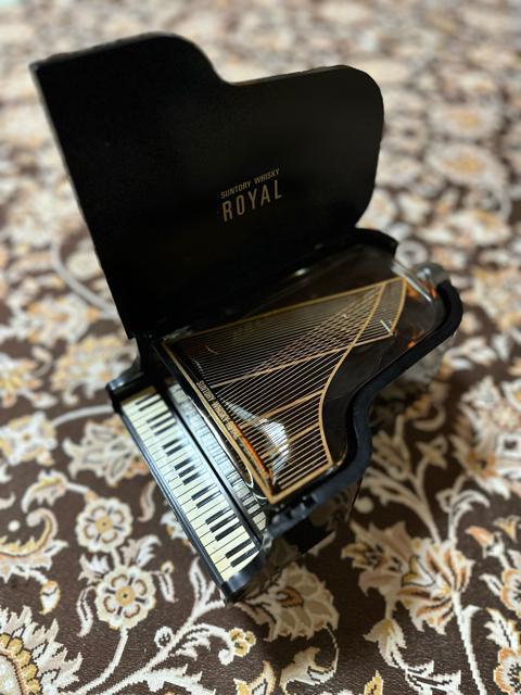 サントリーウイスキーローヤル特級ピアノ型ボトル < グルメ/ドリンク サントリーウイスキーローヤル特級ピアノ型ボトル < グルメ/ドリンクの