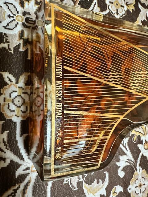 サントリーウイスキーローヤル特級ピアノ型ボトル < グルメ/ドリンク サントリーウイスキーローヤル特級ピアノ型ボトル < グルメ/ドリンクの