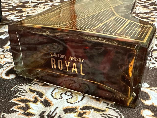 サントリーウイスキーローヤル特級ピアノ型ボトル < グルメ/ドリンク サントリーウイスキーローヤル特級ピアノ型ボトル < グルメ/ドリンクの