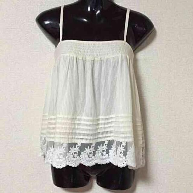 【新品/sango】ガーリィー/透かしストライプ柄裾レース付キャミ < ブランド  【新品/sango】ガーリィー/透かしストライプ柄裾レース付キャミ < ブランドの