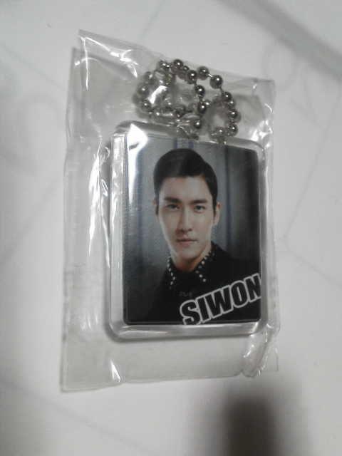 スーパージュニア  キーホルダー 3個 カード1セット 新品 正規品 < タレントグッズ  スーパージュニア  キーホルダー 3個 カード1セット 新品 正規品 < タレントグッズの