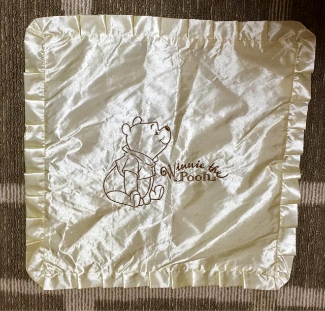 ディズニー・プーさんロゴ刺繍素材切替フリルクッションカバー < アニメ/コミック/キャラクター  ディズニー・プーさんロゴ刺繍素材切替フリルクッションカバー  < アニメ/コミック/キャラクターの