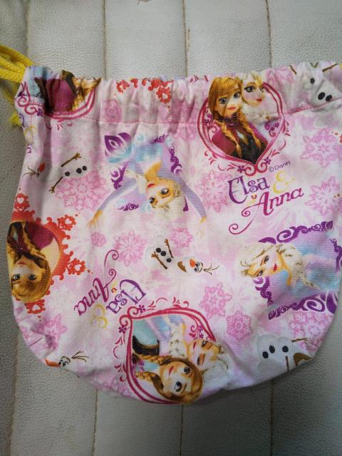 お弁当箱入れ袋☆彡手作り☆彡アナ雪☆彡 < キッズ/ベビー  お弁当箱入れ袋☆彡手作り☆彡アナ雪☆彡  < キッズ/ベビーの