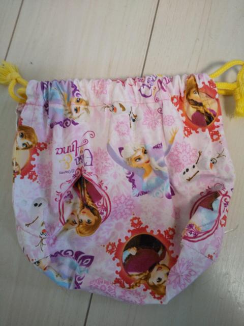 お弁当箱入れ袋☆彡手作り☆彡アナ雪☆彡 < キッズ/ベビー  お弁当箱入れ袋☆彡手作り☆彡アナ雪☆彡 < キッズ/ベビーの