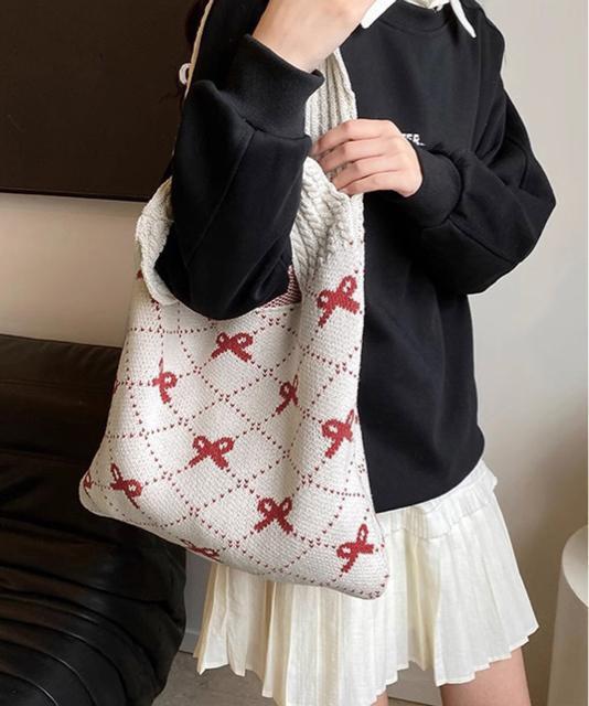 送料無料 新品 ニットトートバッグ リボン柄ニット編み鞄 < 女性ファッション  送料無料 新品 ニットトートバッグ リボン柄ニット編み鞄 < 女性ファッションの