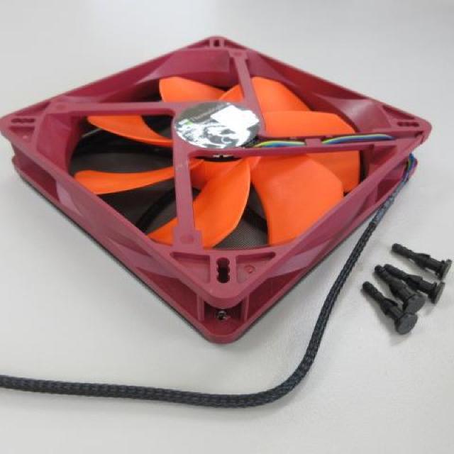 SILVER STONE Thermalright 140mmpXNEFAt@ DC BRESHLE  PC{/Ӌ@ 