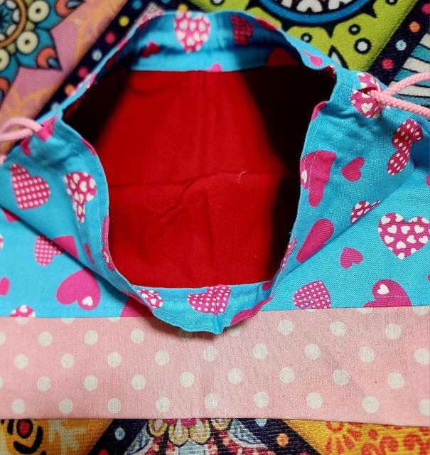 水色生地に可愛いハート柄と薄ピンク生地に白色水玉模様の生地を縫い合わせた巾着です。 < ペット/手芸/園芸 水色生地に可愛いハート柄と薄ピンク生地に白色水玉模様の生地を縫い合わせた巾着です。 < ペット/手芸/園芸の