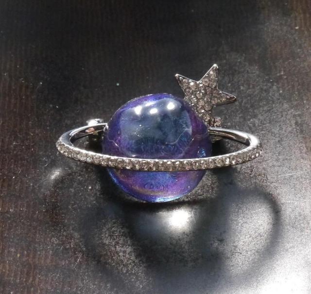 新品アンティーク調きらきらバロックオーロラストーン惑星ブローチ ヴィンテージ風 ヴィクトリアン ゴシック < 女性アクセサリー/時計 新品アンティーク調きらきらバロックオーロラストーン惑星ブローチ ヴィンテージ風 ヴィクトリアン ゴシック < 女性アクセサリー/時計の