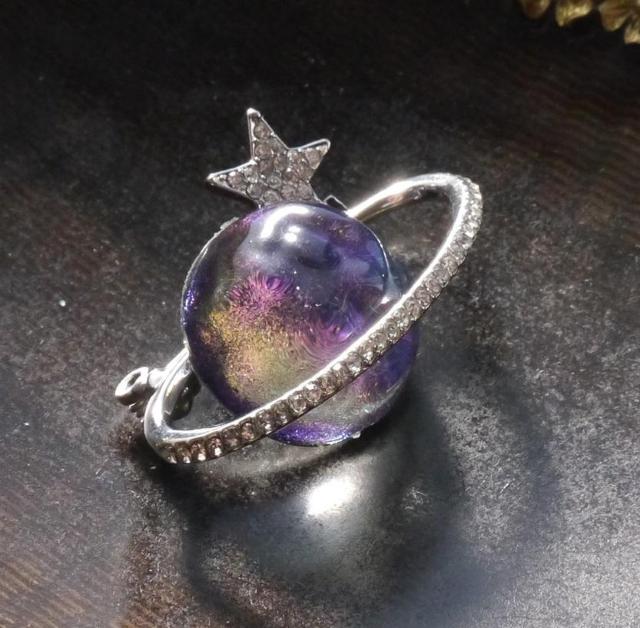 新品アンティーク調きらきらバロックオーロラストーン惑星ブローチ ヴィンテージ風 ヴィクトリアン ゴシック < 女性アクセサリー/時計 新品アンティーク調きらきらバロックオーロラストーン惑星ブローチ ヴィンテージ風 ヴィクトリアン ゴシック < 女性アクセサリー/時計の