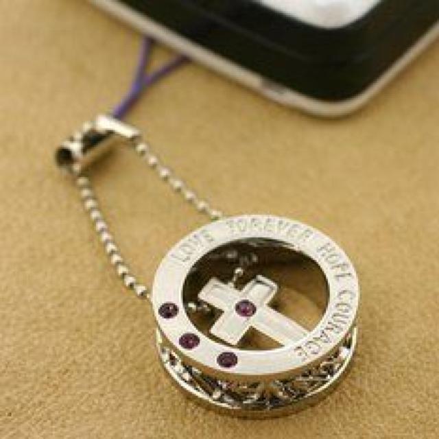 誕生石【2月/アメジスト】クロスリング ストラップ < 家電/AV 誕生石【2月/アメジスト】クロスリング ストラップ < 家電/AVの