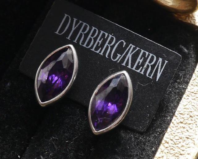 新品 DYRBERG/KERN ゴシックアンティーク調紫ストーンピアス < 女性アクセサリー/時計  新品 DYRBERG/KERN ゴシックアンティーク調紫ストーンピアス < 女性アクセサリー/時計の