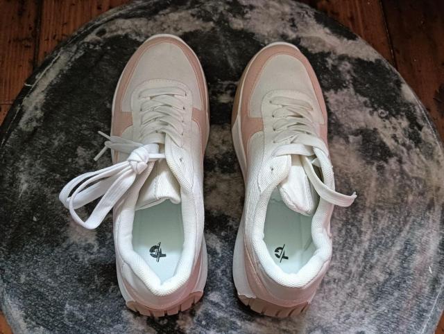 新品 25cm レディース スニーカー ホワイト シューズ 靴 ローカット < 女性ファッション  新品 25cm レディース スニーカー ホワイト シューズ 靴 ローカット < 女性ファッションの