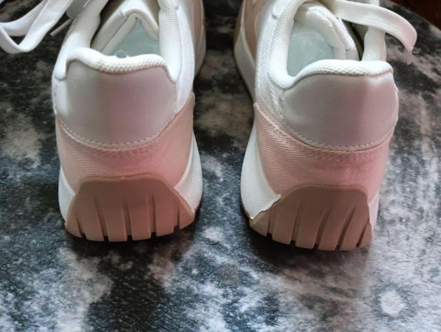 新品 25cm レディース スニーカー ホワイト シューズ 靴 ローカット < 女性ファッション  新品 25cm レディース スニーカー ホワイト シューズ 靴 ローカット < 女性ファッションの