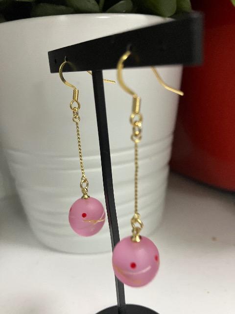 ハンドメイド ヨーヨーチャームを使用したピアス < 女性ファッション  ハンドメイド ヨーヨーチャームを使用したピアス < 女性ファッションの