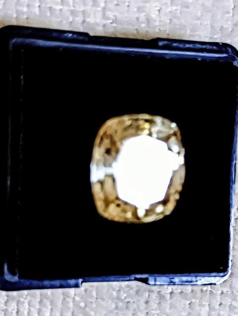 新品未使用海外輸入宝石 クッションカット ゴールデンサファイアルース < 女性アクセサリー/時計  新品未使用海外輸入宝石 クッションカット ゴールデンサファイアルース < 女性アクセサリー/時計の