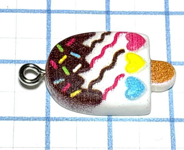 1131 白色 アイスクリーム 1個 スイーツ デザート 樹脂パーツ アクセサリーチャーム 小さめ < ペット/手芸/園芸 1131 白色 アイスクリーム 1個 スイーツ デザート 樹脂パーツ アクセサリーチャーム 小さめ < ペット/手芸/園芸の