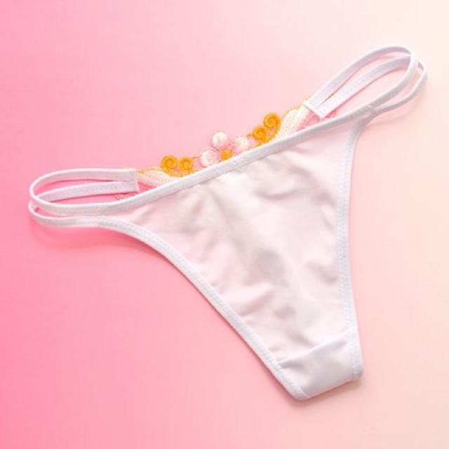 カラフルな可愛いフラワー付きタンガショーツ ホワイト < 女性ファッション  カラフルな可愛いフラワー付きタンガショーツ ホワイト < 女性ファッションの