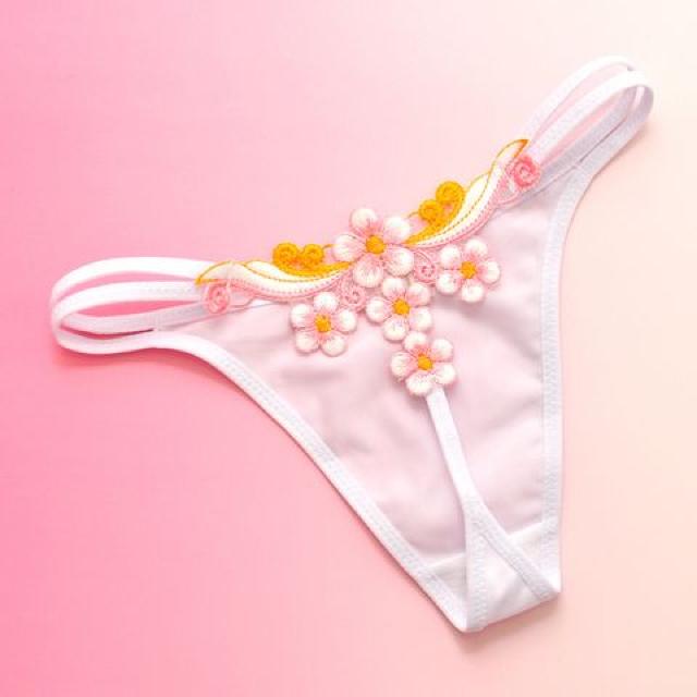 カラフルな可愛いフラワー付きタンガショーツ ホワイト < 女性ファッション  カラフルな可愛いフラワー付きタンガショーツ ホワイト < 女性ファッションの