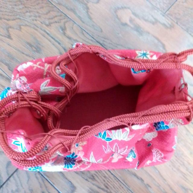 浴衣 籠バッグ 美品 18.5×13×17 和柄 赤 < 女性ファッション  浴衣 籠バッグ 美品 18.5×13×17 和柄 赤 < 女性ファッションの