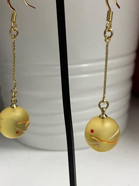 ハンドメイド ヨーヨーチャームを使用したピアス < 女性ファッション  ハンドメイド ヨーヨーチャームを使用したピアス < 女性ファッションの