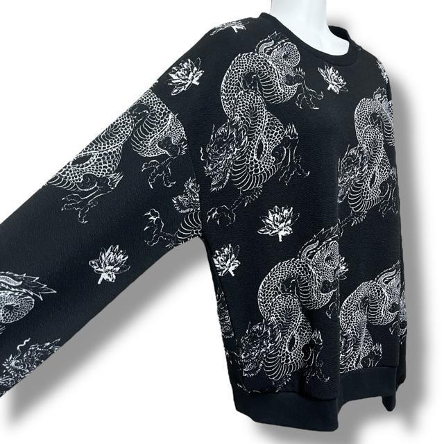 【SHEIN】ポンチ素材☆チャイナ風ドラゴン柄カットソー☆龍 < 女性ファッション  【SHEIN】ポンチ素材☆チャイナ風ドラゴン柄カットソー☆龍 < 女性ファッションの