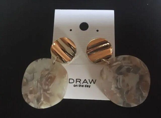 プレートピアス●ベージュ【新品未使用】one the day●ラウンドピアス < 女性アクセサリー/時計 プレートピアス●ベージュ【新品未使用】one the day●ラウンドピアス < 女性アクセサリー/時計の