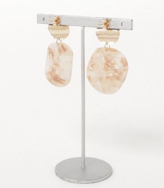 プレートピアス●ベージュ【新品未使用】one the day●ラウンドピアス < 女性アクセサリー/時計 プレートピアス●ベージュ【新品未使用】one the day●ラウンドピアス < 女性アクセサリー/時計の