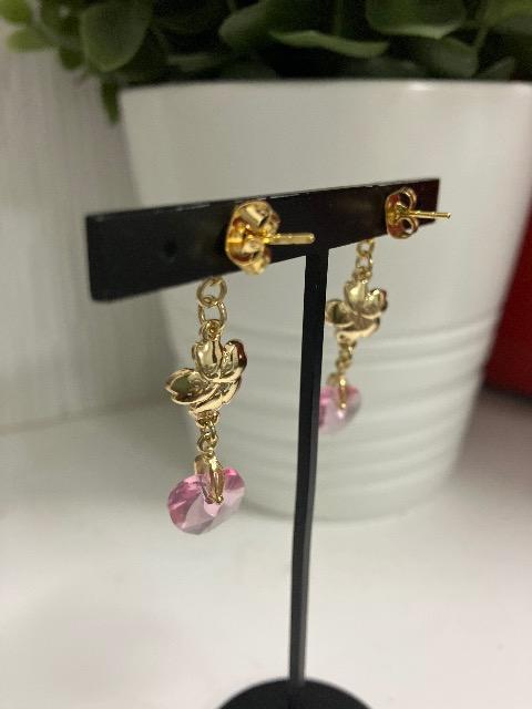 ハンドメイド サクラのチャームとハートクリスタルを使用したピアス < 女性ファッション  ハンドメイド サクラのチャームとハートクリスタルを使用したピアス < 女性ファッションの