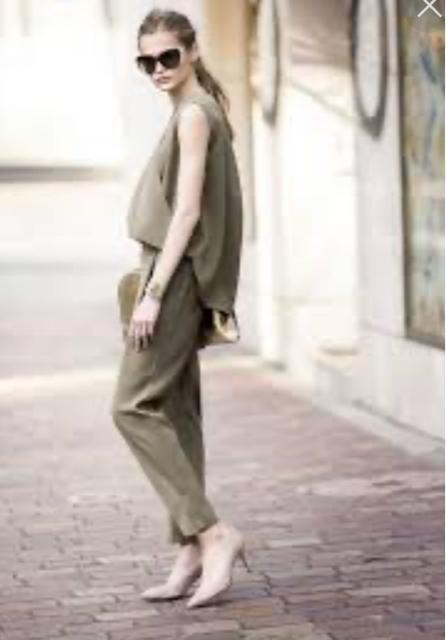 ◆新品◆1.3万◆PEGGY LANA◆アシンメトリーノースリーブブラウス◆M < 女性ファッション  ◆新品◆1.3万◆PEGGY LANA◆アシンメトリーノースリーブブラウス◆M  < 女性ファッションの