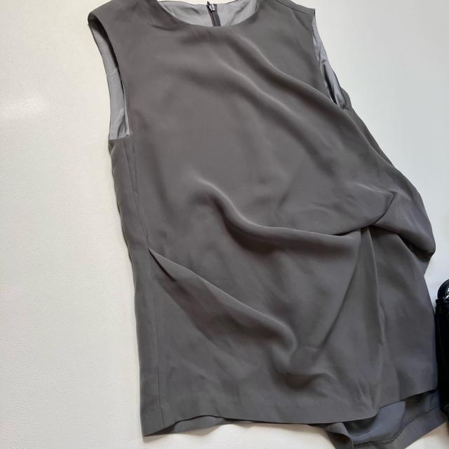 ◆新品◆1.3万◆PEGGY LANA◆アシンメトリーノースリーブブラウス◆M < 女性ファッション  ◆新品◆1.3万◆PEGGY LANA◆アシンメトリーノースリーブブラウス◆M < 女性ファッションの