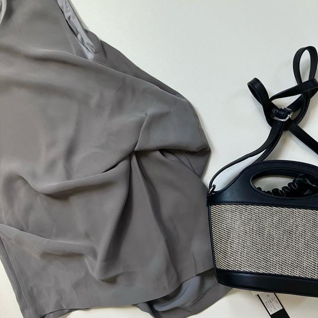 ◆新品◆1.3万◆PEGGY LANA◆アシンメトリーノースリーブブラウス◆M < 女性ファッション  ◆新品◆1.3万◆PEGGY LANA◆アシンメトリーノースリーブブラウス◆M < 女性ファッションの