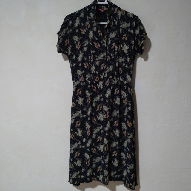 昭和レトロ 花柄半袖ワンピース < 女性ファッション 昭和レトロ 花柄半袖ワンピース < 女性ファッションの