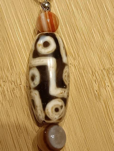 「強力な魔除けのお守り」ペンダントです。3、黒系九眼天珠と赤眼天眼石 < 女性アクセサリー/時計 「強力な魔除けのお守り」ペンダントです。3、黒系九眼天珠と赤眼天眼石 < 女性アクセサリー/時計の