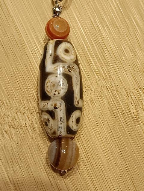 「強力な魔除けのお守り」ペンダントです。3、黒系九眼天珠と赤眼天眼石 < 女性アクセサリー/時計 「強力な魔除けのお守り」ペンダントです。3、黒系九眼天珠と赤眼天眼石 < 女性アクセサリー/時計の