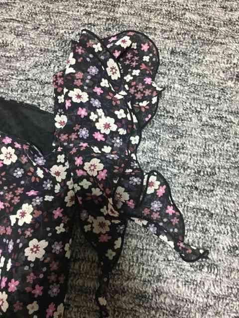 胸元の大リボンとヒラヒラミニ袖が可愛い 小花柄カットソー < 女性ファッション  胸元の大リボンとヒラヒラミニ袖が可愛い 小花柄カットソー < 女性ファッションの