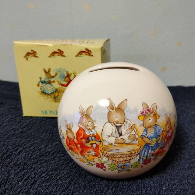 Royal Doulton 新品 貯金箱 正規品 < 女性ファッション  Royal Doulton 新品 貯金箱 正規品  < 女性ファッションの