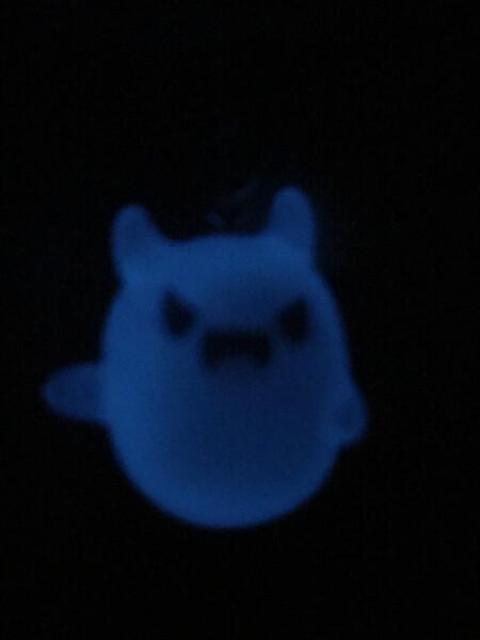 暗闇で光る!かわいいオバケのキーホルダー B 蓄光 夜光 お化け キャラクター雑貨 キーリング バッグアクセサリー < 女性ファッション  暗闇で光る!かわいいオバケのキーホルダー B 蓄光 夜光 お化け キャラクター雑貨 キーリング バッグアクセサリー < 女性ファッションの