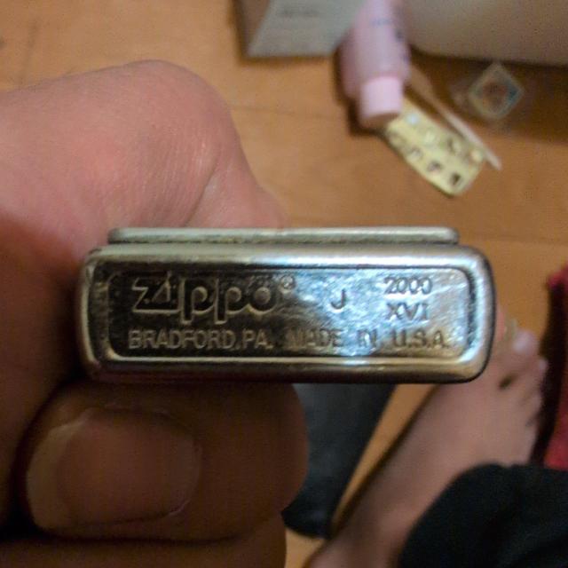 ロックバンド「ローリング・ストーンズ」のロゴがデザインされたZIPPOライターです。 < 男性アクセサリー/時計 ロックバンド「ローリング・ストーンズ」のロゴがデザインされたZIPPOライターです。 < 男性アクセサリー/時計の