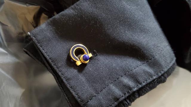 正規レア フェラガモ ガンチーニロゴ ロングシェイプカフス 金×青 カボションWボタン エンブレムアイコン < ブランド  正規レア フェラガモ ガンチーニロゴ ロングシェイプカフス 金×青 カボションWボタン エンブレムアイコン < ブランドの