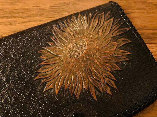 レザー 本革 カービング 財布 ウォレット 花 ひまわり? 向日葵? ビンテージ ラージサイズ レザークラフト < 男性ファッション  レザー 本革 カービング 財布 ウォレット 花 ひまわり? 向日葵? ビンテージ ラージサイズ レザークラフト < 男性ファッションの