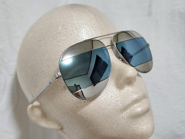 正規良 Dior CDロゴ ティアドロップ パイロット サングラス 青 メタルシルバー CDロゴ ミラーコンビ アイウェア 付属有 < ブランド  正規良 Dior CDロゴ ティアドロップ パイロット サングラス 青 メタルシルバー CDロゴ ミラーコンビ アイウェア 付属有 < ブランドの
