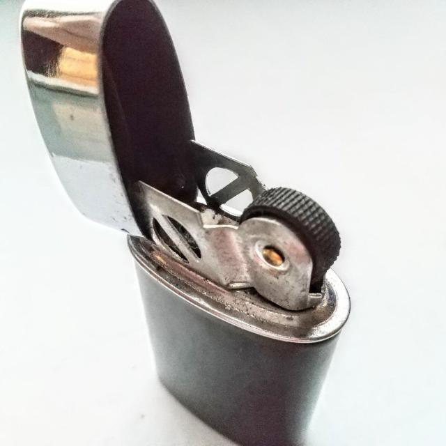 Oil lighter COLOR BLACK オイルライター 錆び付き < 男性ファッション  Oil lighter COLOR BLACK オイルライター 錆び付き  < 男性ファッションの