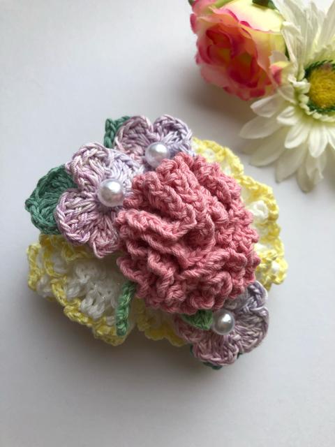 ハンドメイド  ボリューム シュシュ カーネーションと小花♪ < 女性ファッション  ハンドメイド  ボリューム シュシュ カーネーションと小花♪ < 女性ファッションの