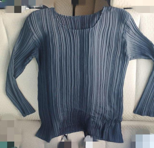 黒 プリーツ 長袖 Tシャツ 速乾 シワになりにくい 軽い 旅行に 着痩せ効果 < 女性ファッション  黒 プリーツ 長袖 Tシャツ 速乾 シワになりにくい 軽い 旅行に 着痩せ効果 < 女性ファッションの