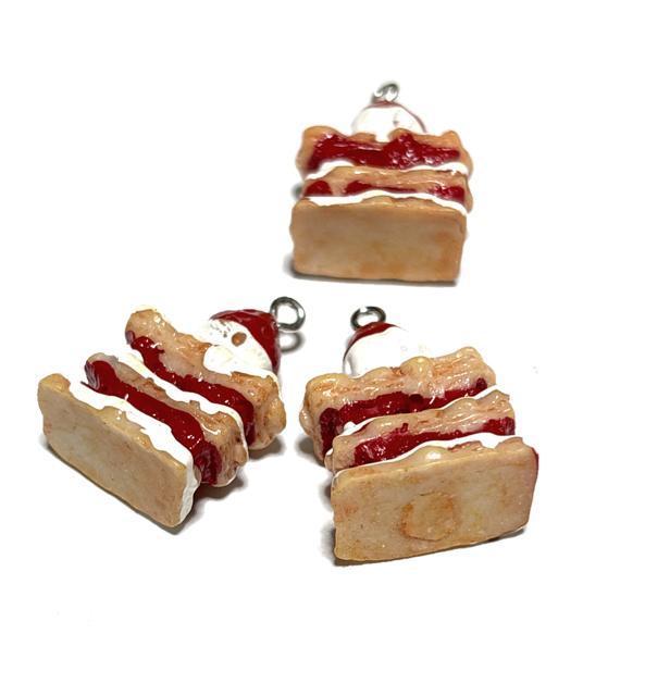 057 ケーキのチャーム 大きめ苺のミルフィーユ 3個 樹脂パーツ スイーツ◯ < ペット/手芸/園芸 057 ケーキのチャーム 大きめ苺のミルフィーユ 3個 樹脂パーツ スイーツ◯ < ペット/手芸/園芸の