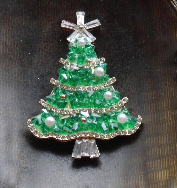 新品アンティーク調きらきらストーン クリスマスツリーブローチ クラシック ヴィンテージ ヴィクトリアン < 女性アクセサリー/時計 新品アンティーク調きらきらストーン クリスマスツリーブローチ クラシック ヴィンテージ ヴィクトリアン < 女性アクセサリー/時計の