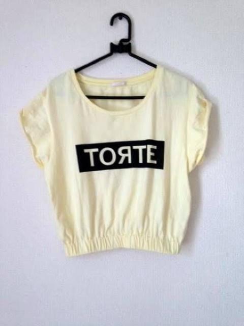 TORTE トルテ◆イエロー ロゴ ボレロ ショート丈 コットン Tシャツ◆フリーサイズ < ブランド  TORTE トルテ◆イエロー ロゴ ボレロ ショート丈 コットン Tシャツ◆フリーサイズ  < ブランドの