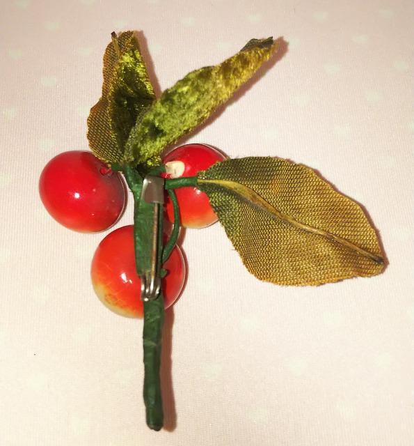 ビンテージ針金入り木の実コサージュブローチサイズ約85mmアンティーク < 女性アクセサリー/時計  ビンテージ針金入り木の実コサージュブローチサイズ約85mmアンティーク < 女性アクセサリー/時計の