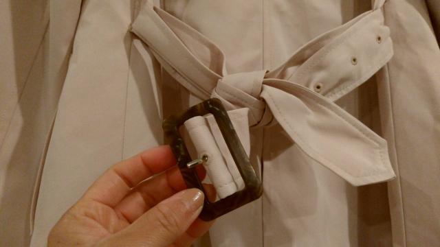 薄ピンク トレンチコート ダブルボタン Mサイズ < 女性ファッション  薄ピンク トレンチコート ダブルボタン Mサイズ < 女性ファッションの