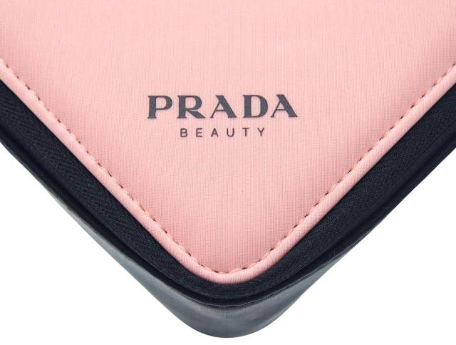 プラダ ノベルティ トライアングル ポーチ 三角形 バイカラー ピンク×ブラック PRADA BEAUTY【正規品】 < ブランド プラダ ノベルティ トライアングル ポーチ 三角形 バイカラー ピンク×ブラック PRADA BEAUTY【正規品】 < ブランドの